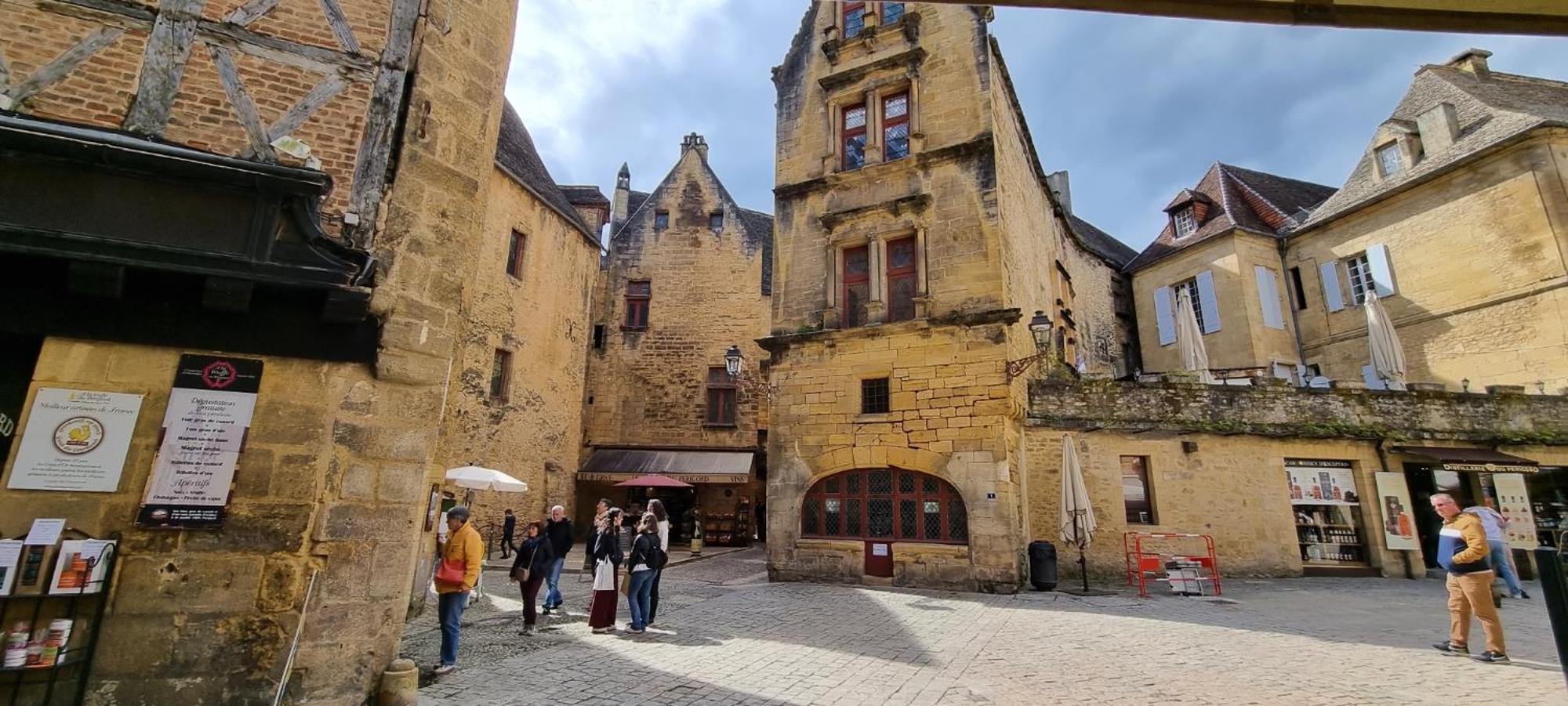 Le Tourny-Studio Cosy Avec Ascenseur- Sarlat - Coeur Cite Medievale Сарла-ла-Канеда Экстерьер фото